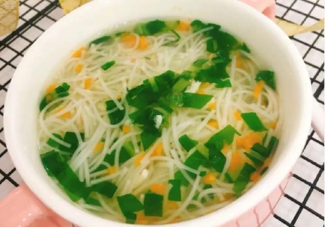 辅食:只知道用普通的方法给宝宝煮面条?这么做营养翻3倍!