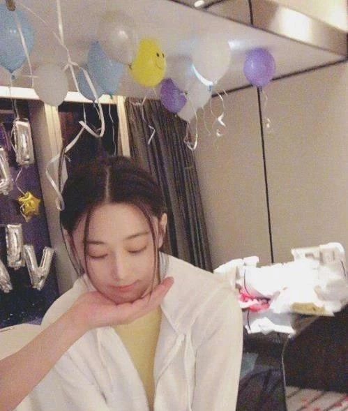 抖音捧脸杀迪丽热巴何炅张杰都在玩快被杨洋萌出血了