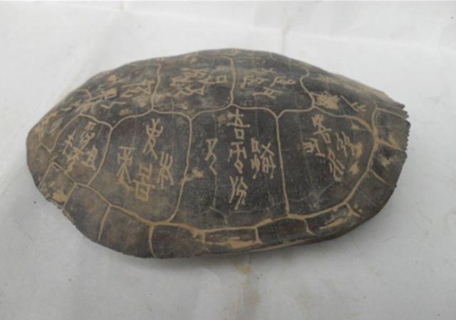 最初的中文是甲骨文?二里头文物的出现,我们好像丢了夏朝的文字