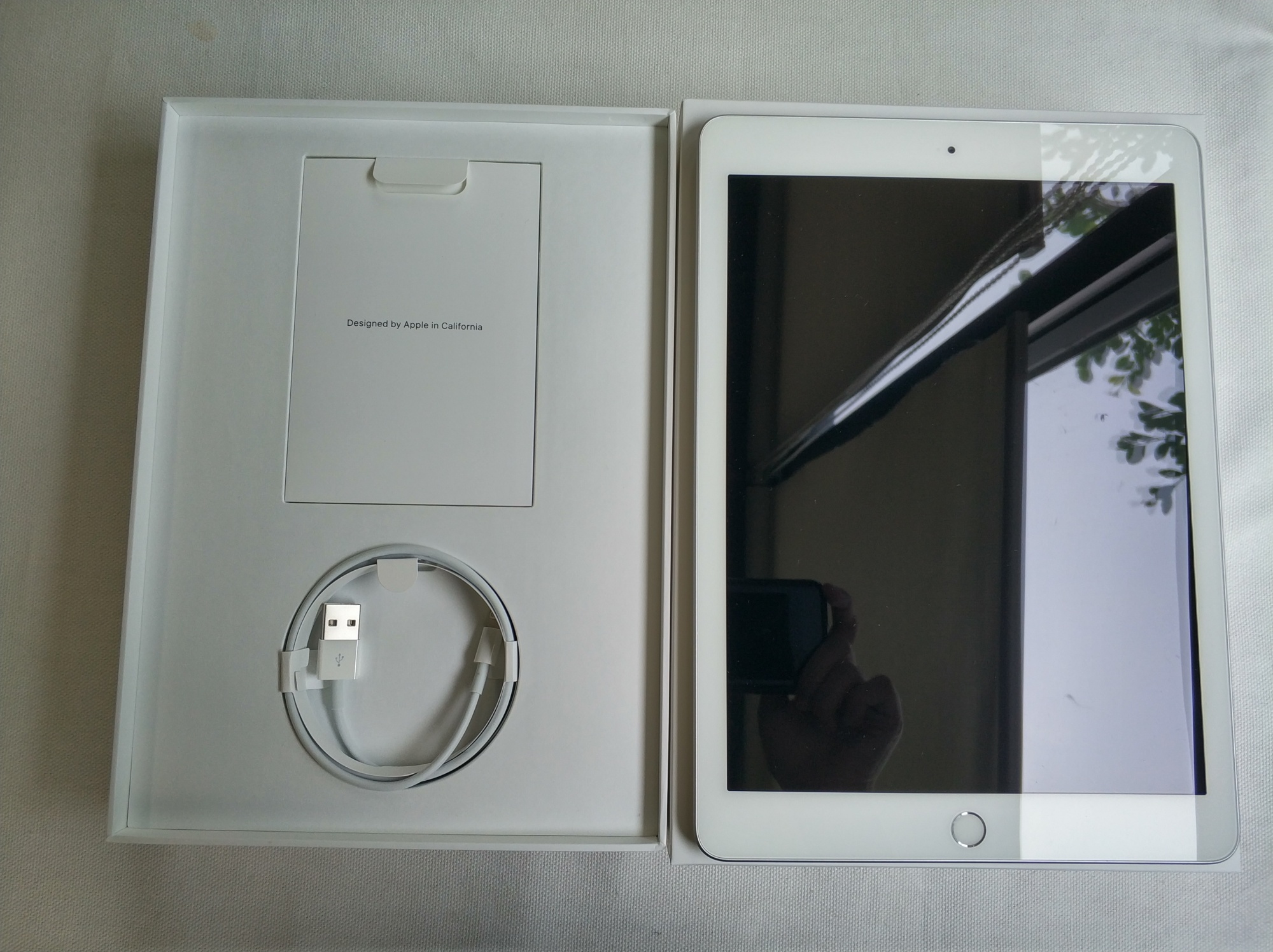 7英寸显示屏,搭载a10 fusion芯片,支持touch id和ar(增强现实)技术