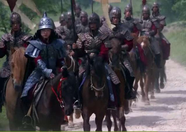 先是,并州的军阀派遣他的儿子李落落率领铁骑两千侵入从周的防地,从周