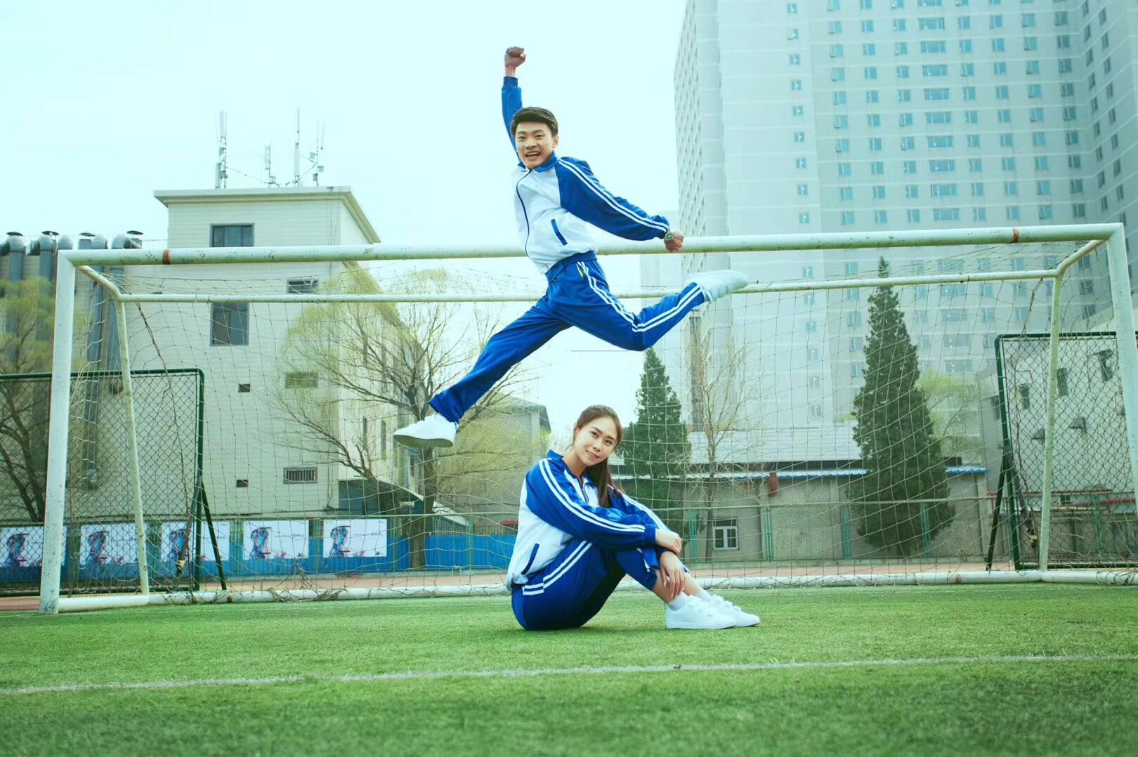 小白鞋 校服,有一种爱情叫"从校服到婚纱"!虐哭无数单身狗