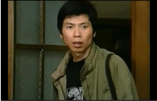 冯小刚20年前照片开豪车帅气追求徐帆魅力难挡