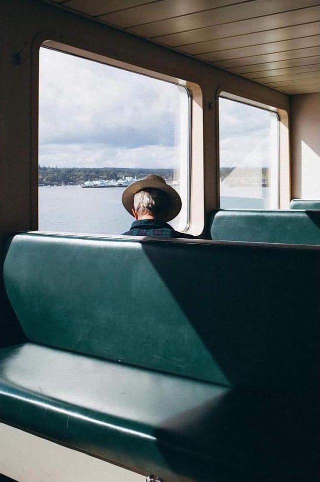 一个人乘车时能对人生和世界思考一个遍然后沉沉的睡去