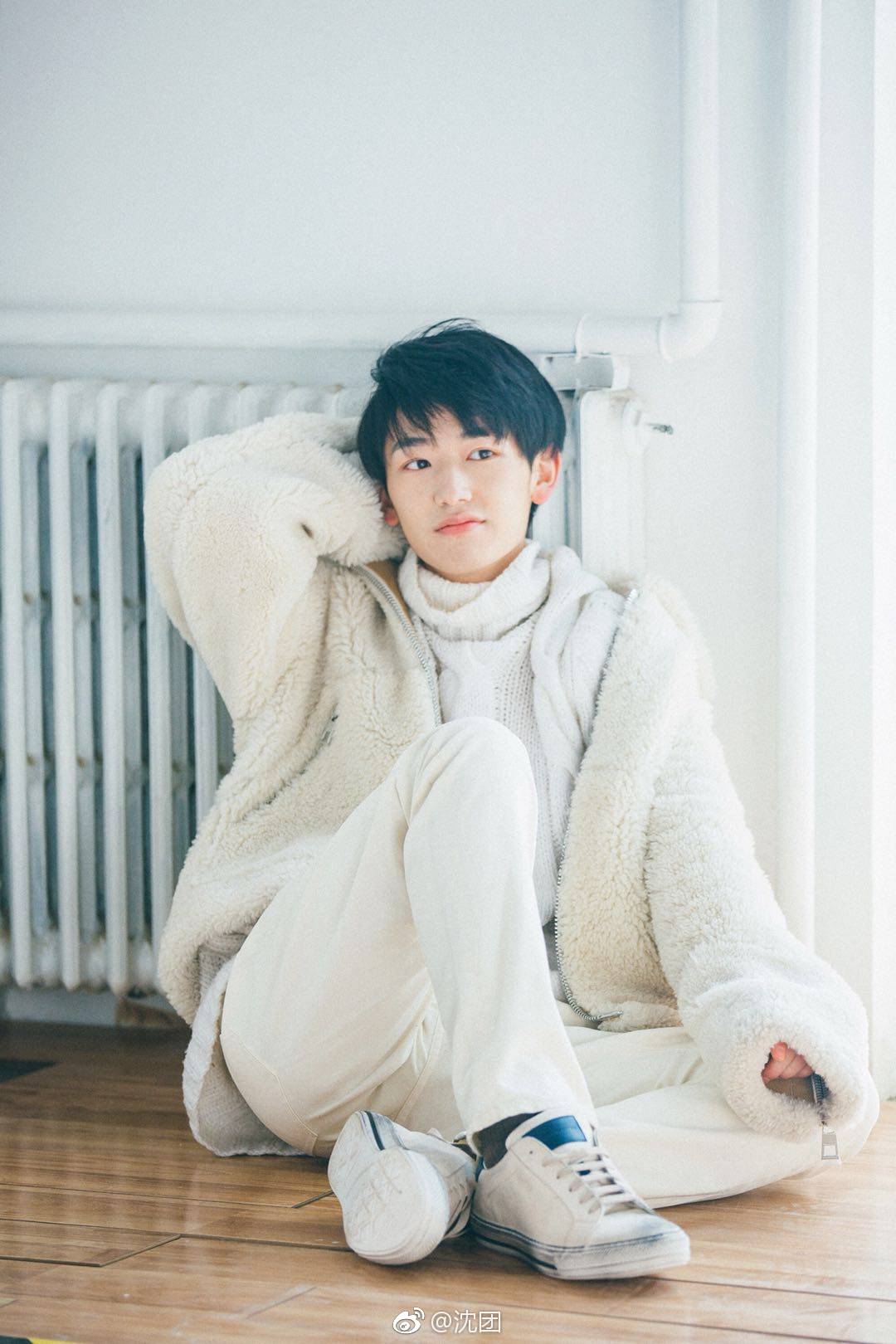 书中人气颇高的蓝景仪终于揭开神秘面纱,由新人@郭丞 主演,感觉小朋友