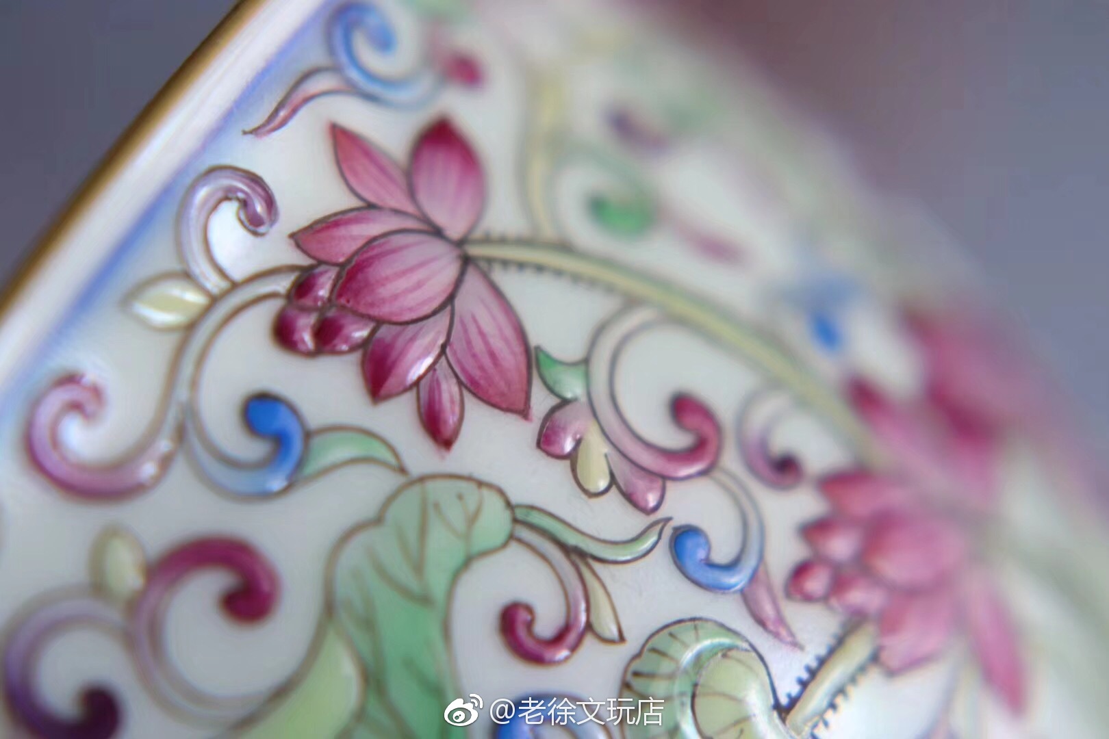 粉彩,是釉上彩瓷的一种,创烧于康熙时期