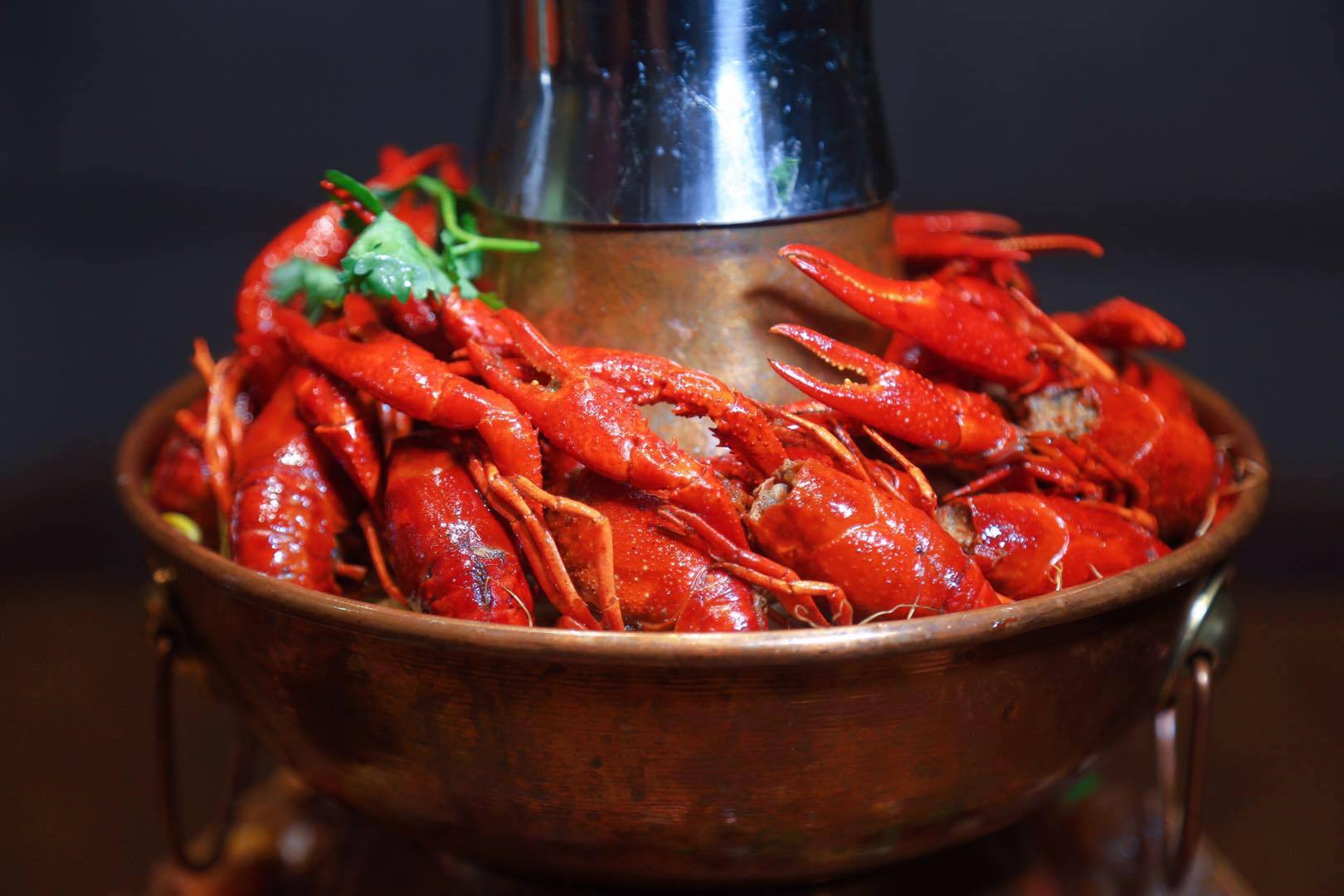 抖音爆款网红双层炭火铜锅,升级版竟出现在兴盛路?