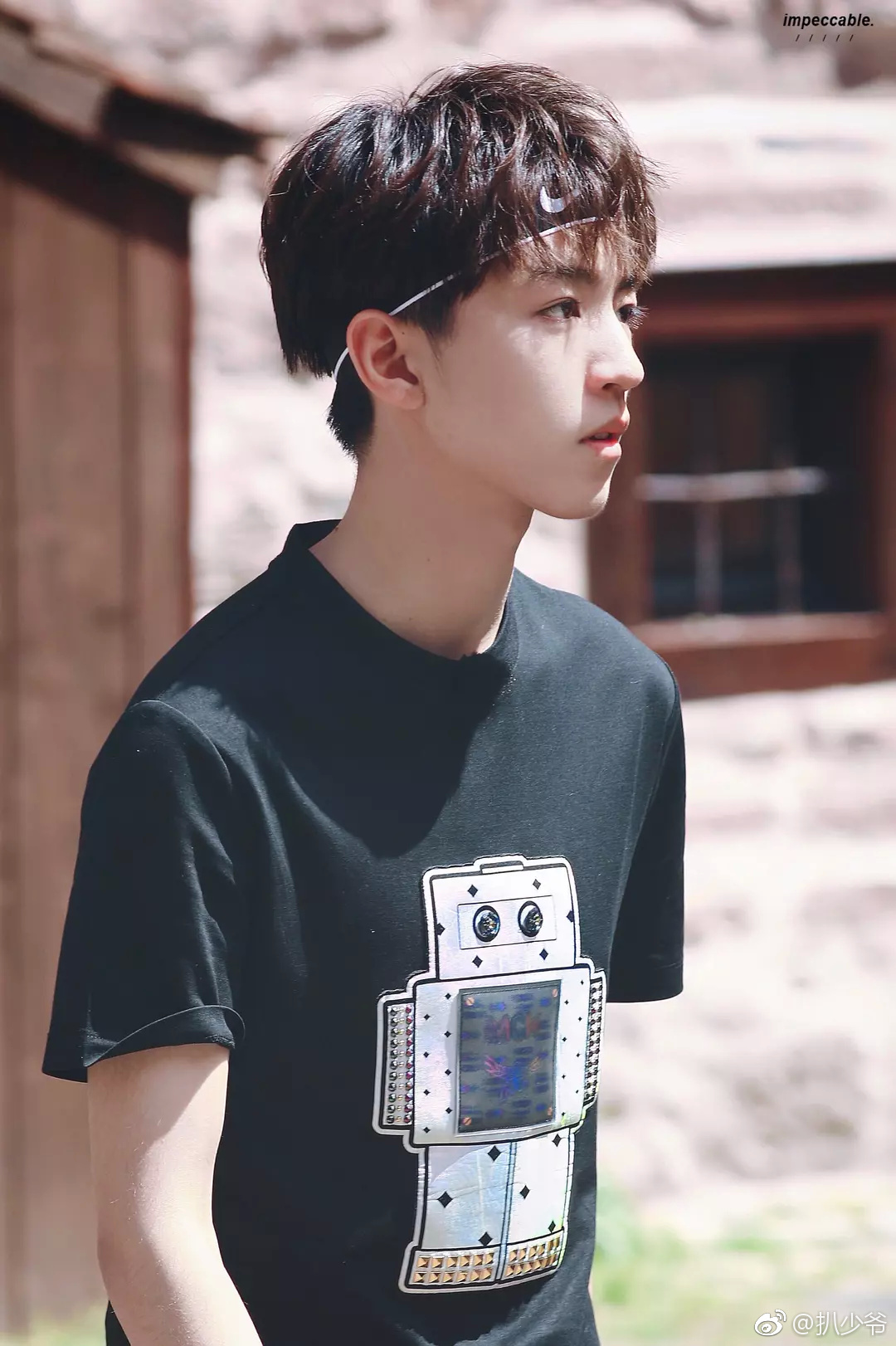 王俊凯的眉眼真的是非常适合发带造型了