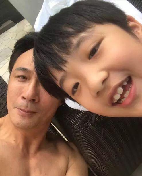 终于知道吴镇宇当时为什么那么愤怒了费曼这伤疤真的很严重啊