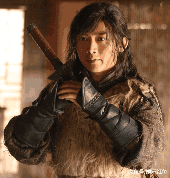 《雪山飞狐》:胡斐王晶导演的这版《雪山飞狐》,汇聚了很多明星,比如