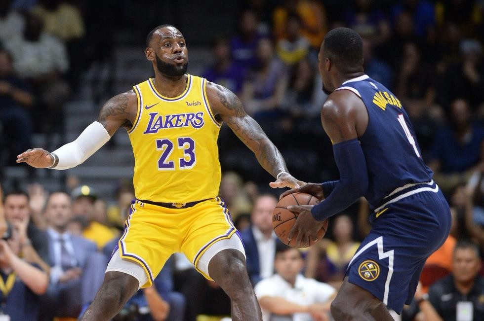 詹姆斯防守米尔萨普