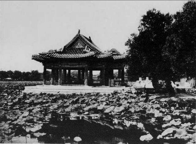 老照片日本写真集里的瀛台光绪皇帝曾在此处祈求医生救自己