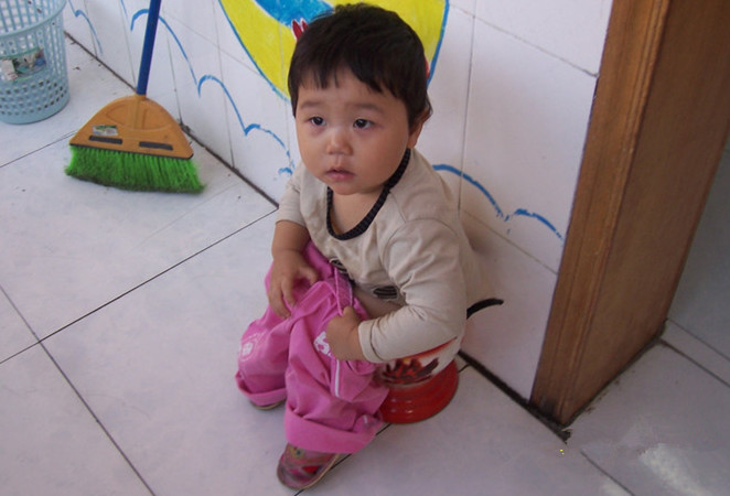 这才是宝宝不在幼儿园拉粑粑的原因,老师不说,家长心里要清楚!