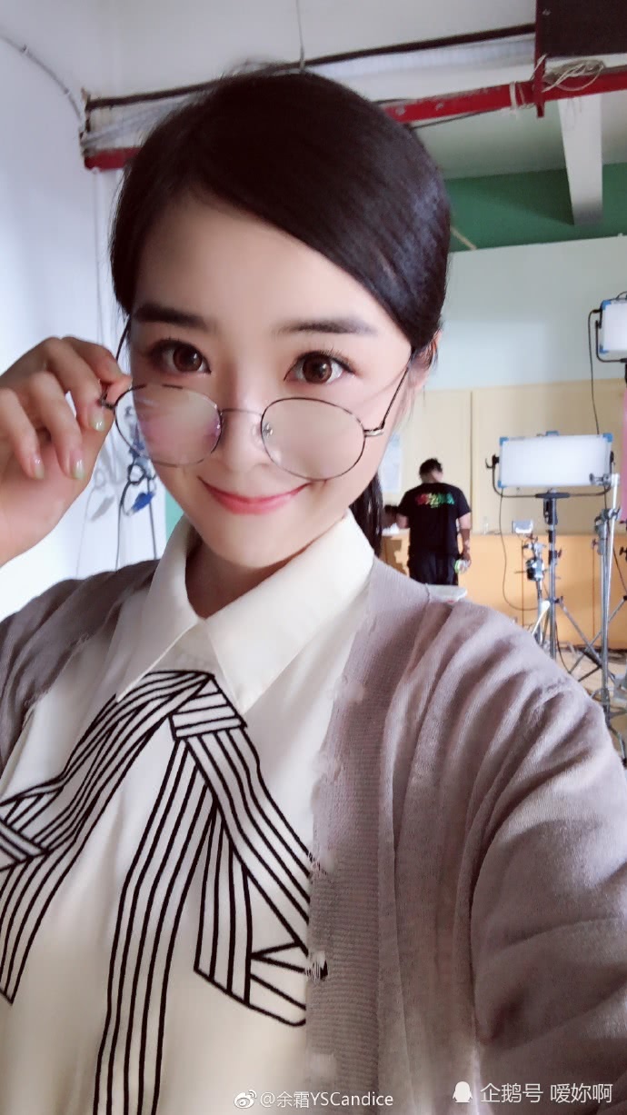 余霜教师照上热搜!网友:有这样的老师,我一定认真听课!