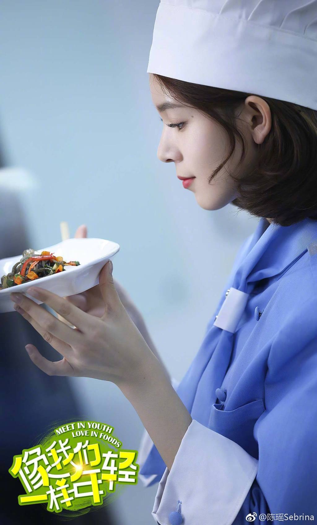 她这样的发型叫摩卡锁骨发,2018年很多女明星都在留这样的短发短发
