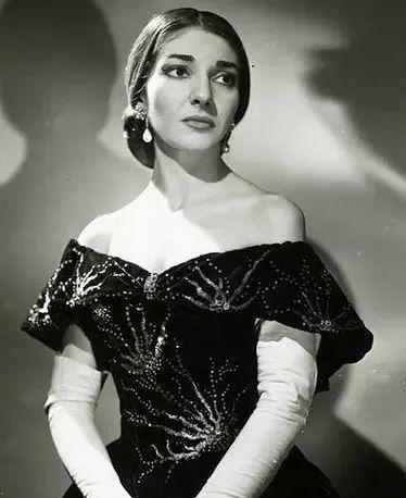 在上世纪前半叶,没有哪个女高音歌唱家不拥有丰腴的身材,除了卡拉斯.