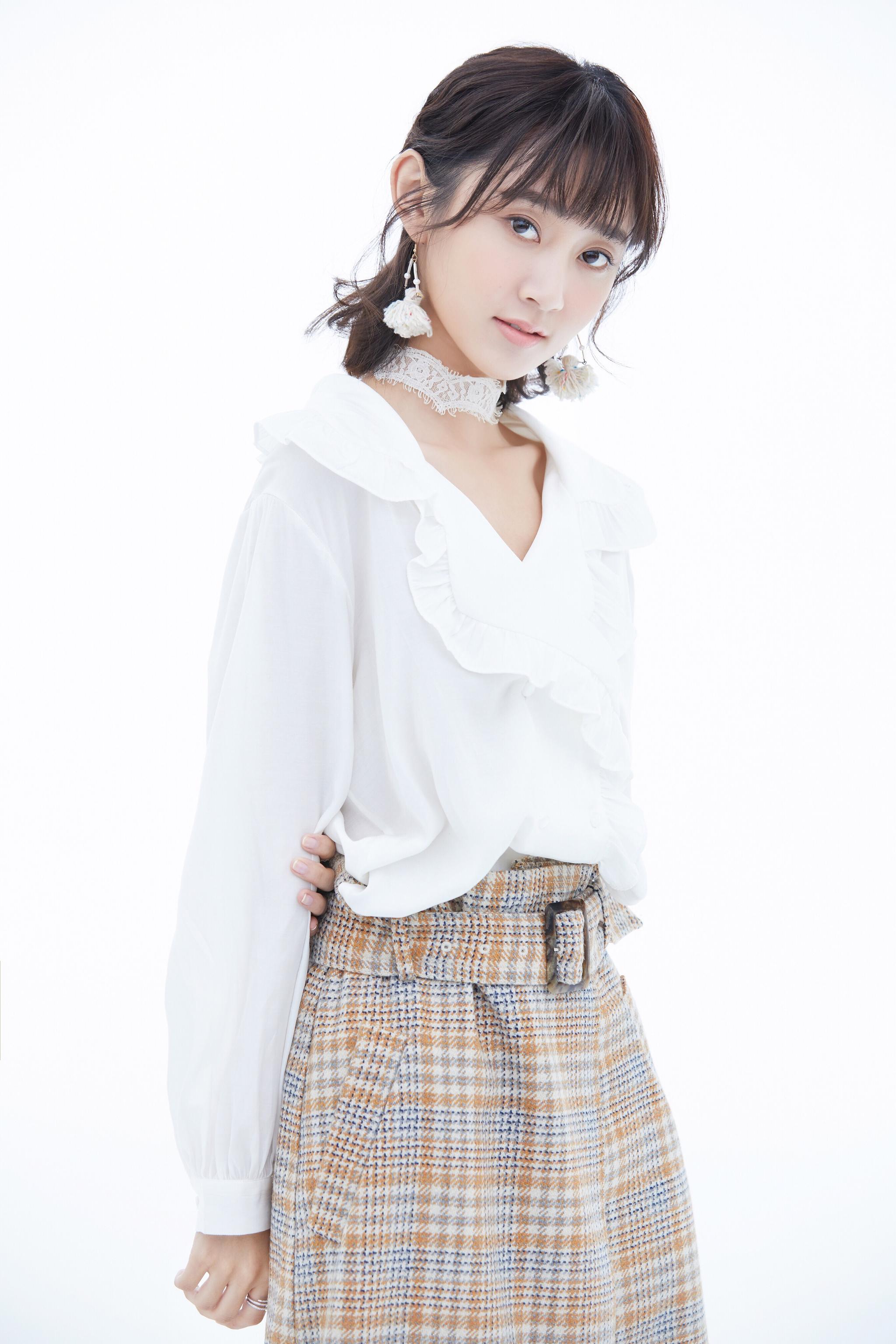 新生代艺人 (鳕熊)曝初夏写真,清淡的妆容和齐肩短发