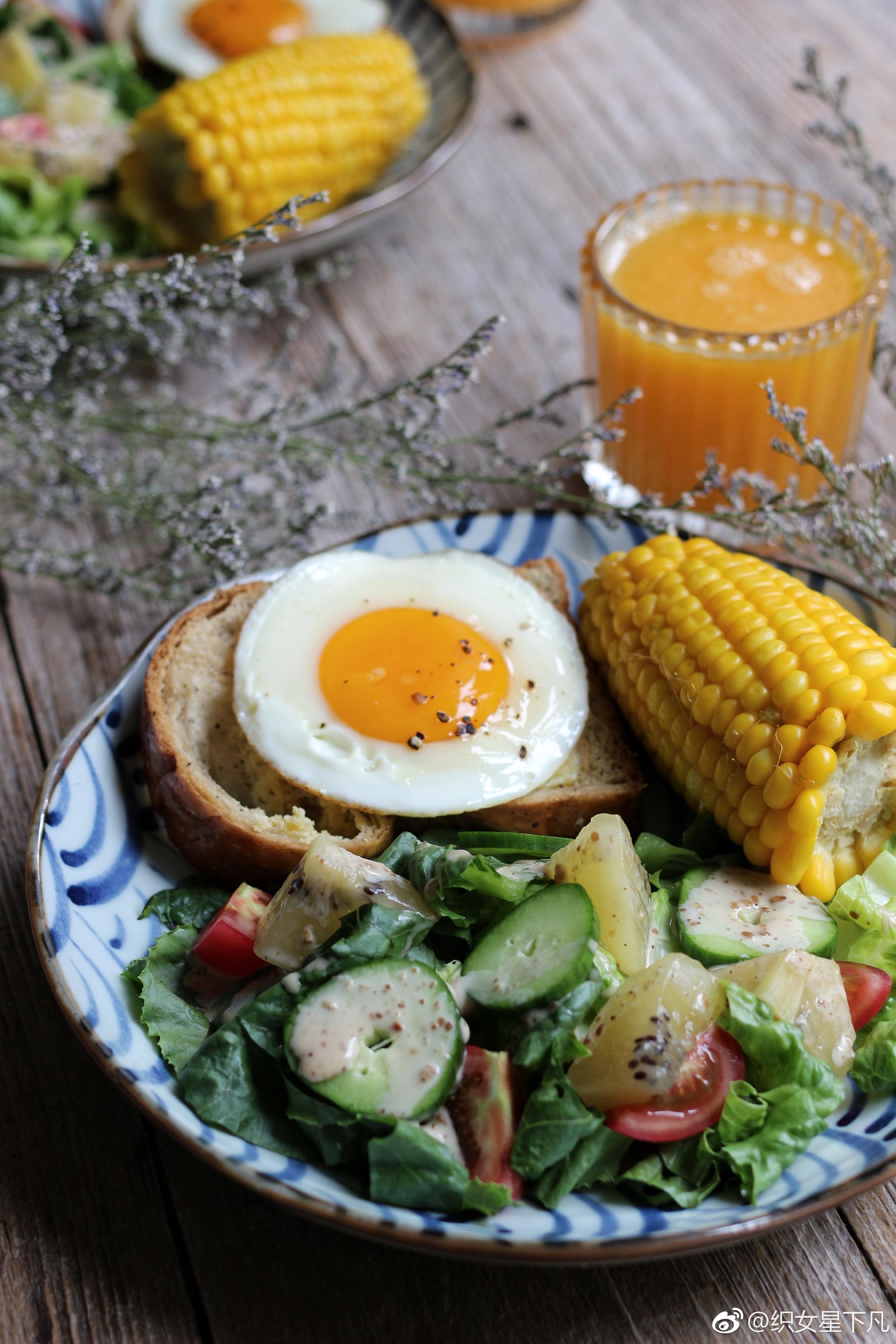 早上八点半,蔬果准时送到,洗洗洗,切切切,做早餐的同时_新浪看点