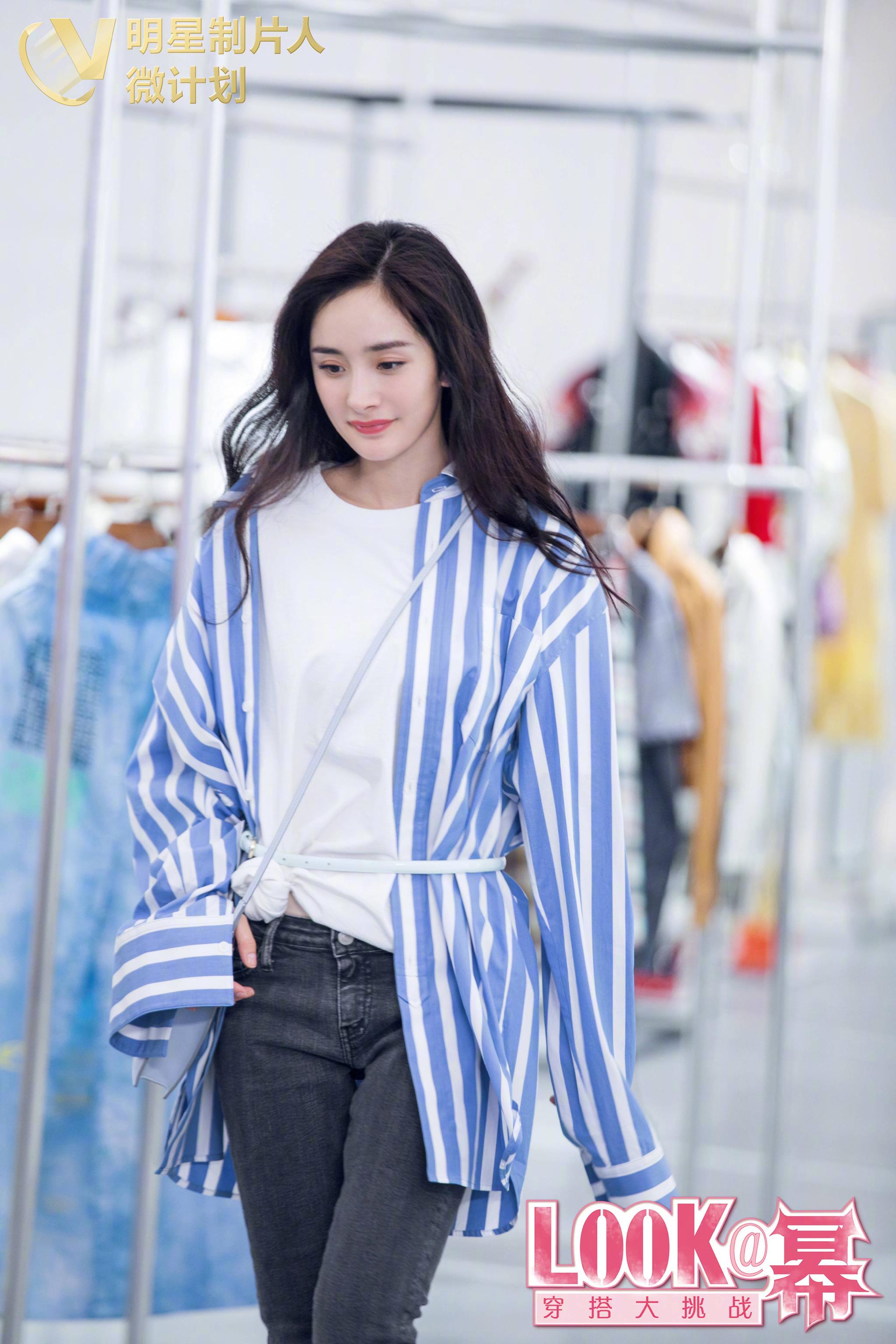 杨幂清新夏日穿搭挑战多种风格美幂又回来了