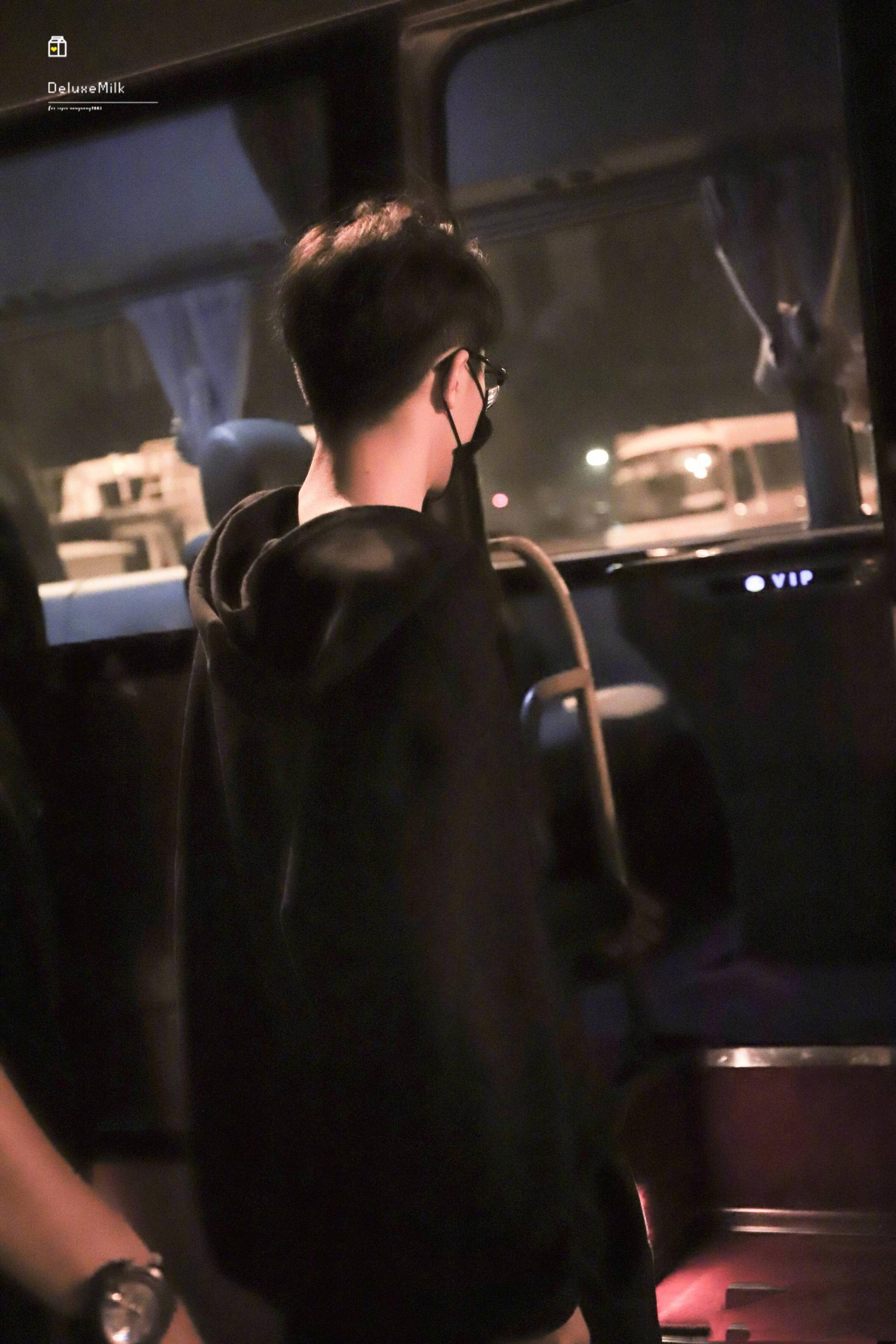 陈立农 背影 很坚定的背影,宽宽的肩膀,让人很有安全感@陈立农