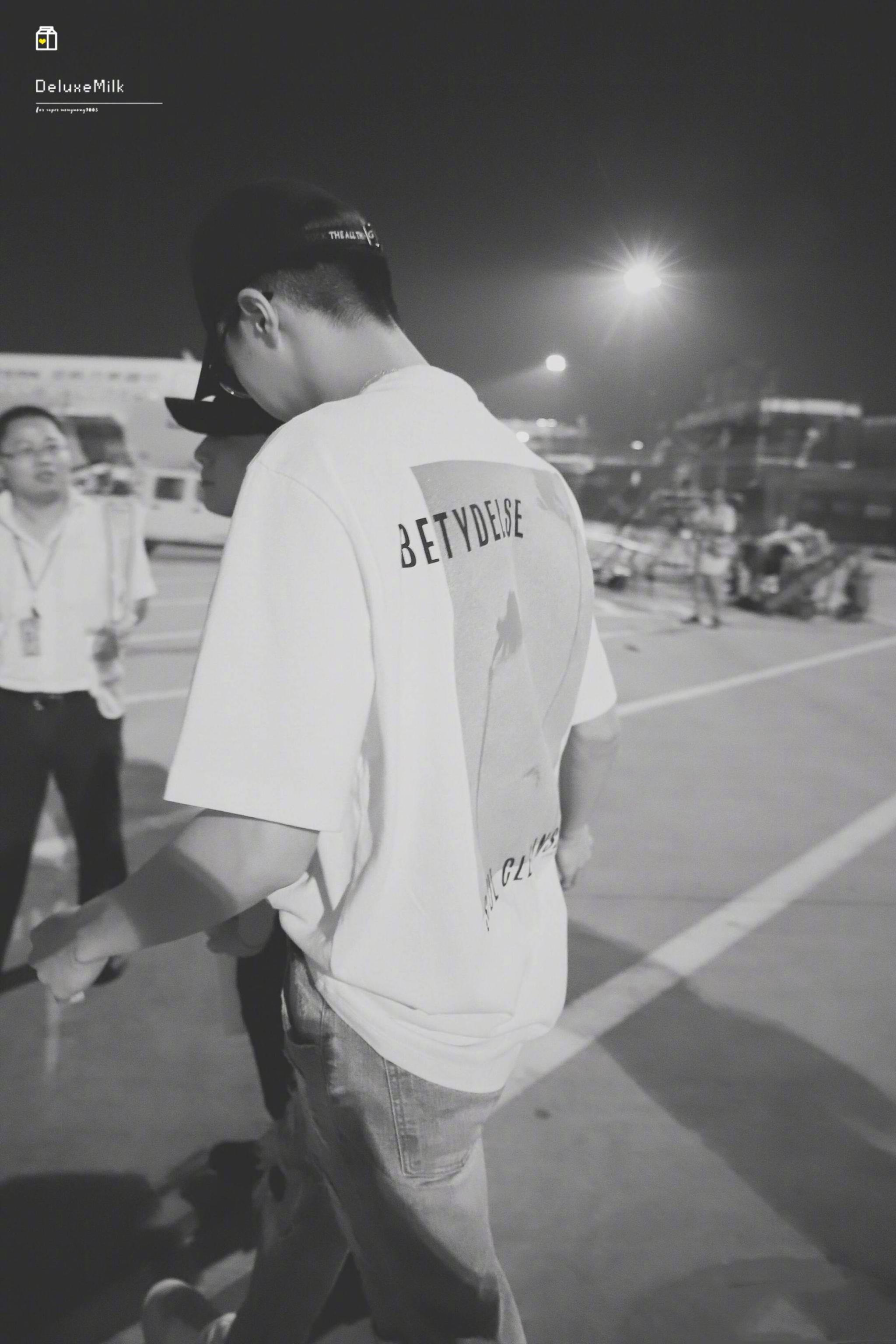 陈立农 背影 很坚定的背影,宽宽的肩膀,让人很有安全感@陈立农