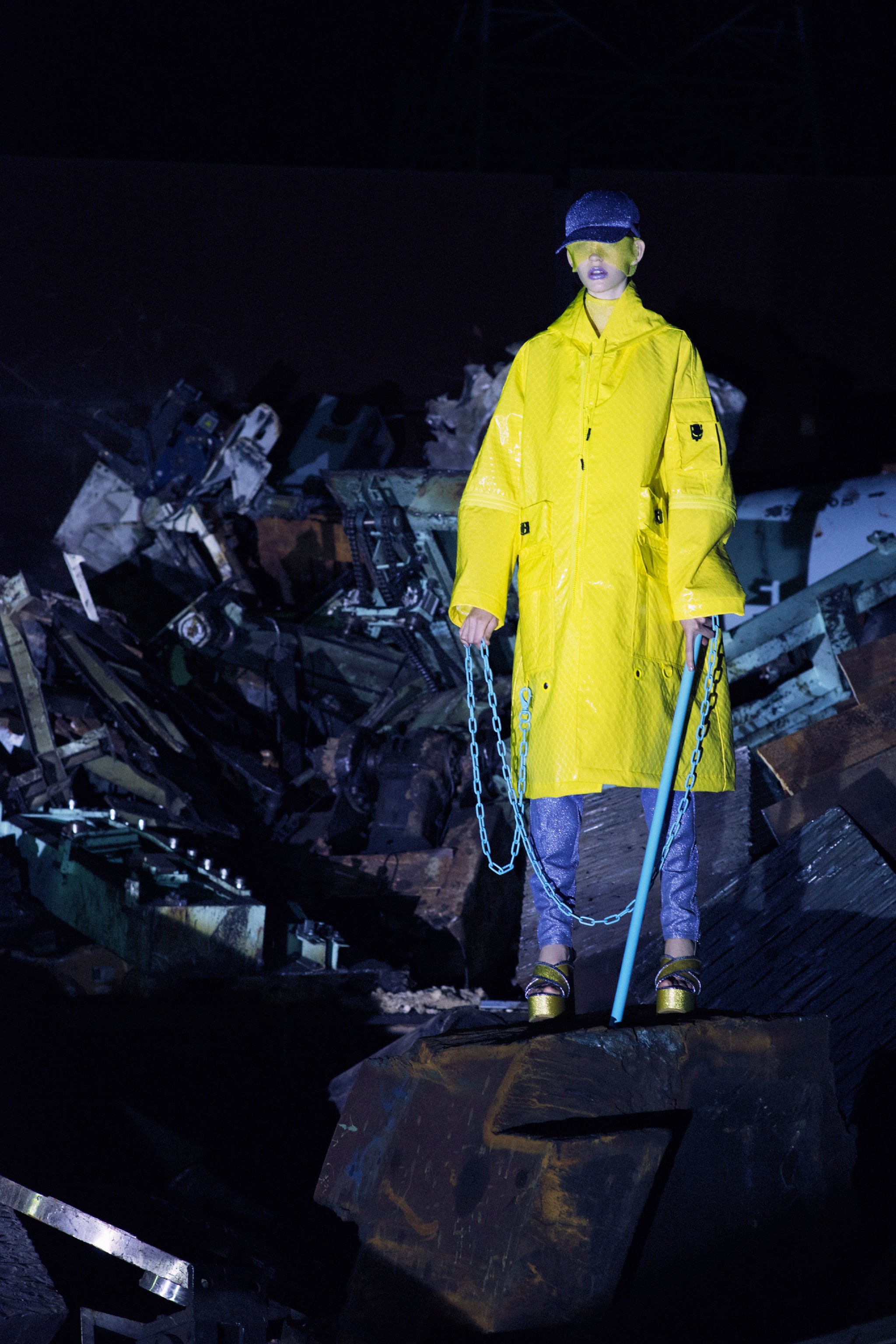 undercover s/s 2019 | 本季的undercover是以场景拍摄型录展示