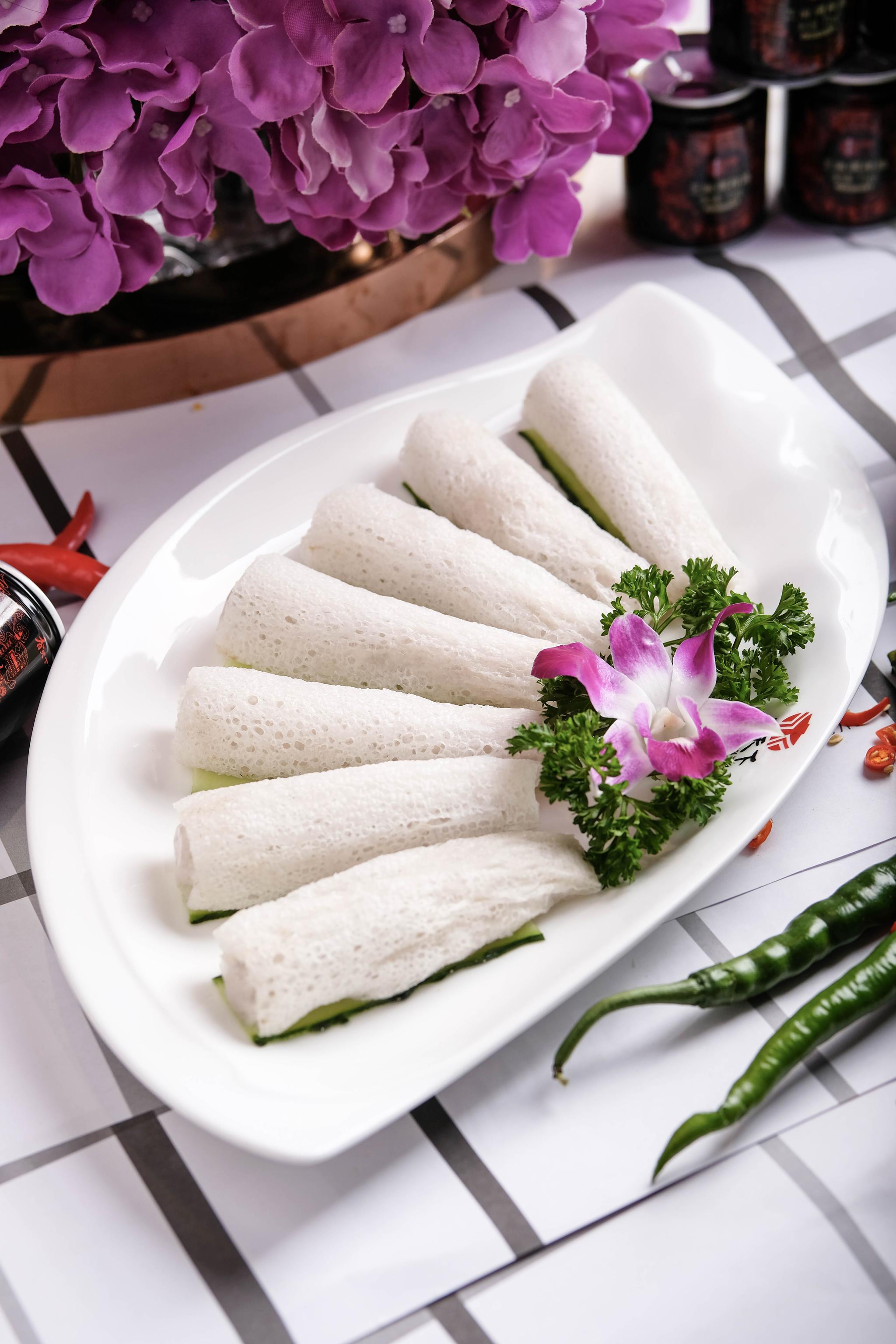 竹荪吃过,龙利鱼吃过龙利鱼塞进竹荪这样的组合搭配你吃过吗汕头空运