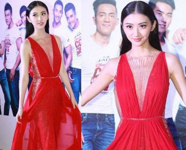 28岁杨颖撞见29岁景甜,都是深v领装扮杨颖输的彻底_新浪看点