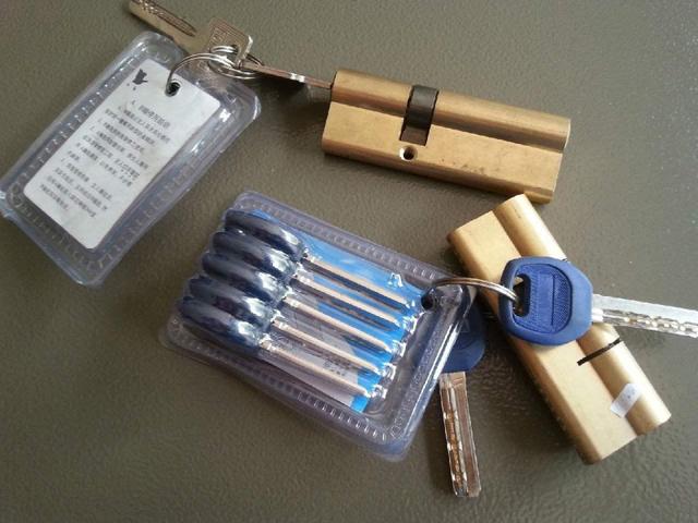 钥匙锁,指纹锁,哪种更安全更防盗?开锁师傅说的好专业!秒懂