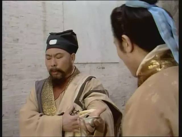 贾芸的舅舅不帮他,为什么倪二要帮他