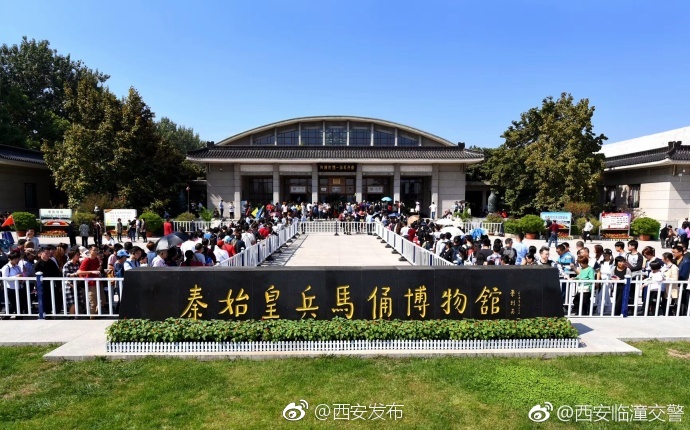 兵马俑到底是啥颜色的