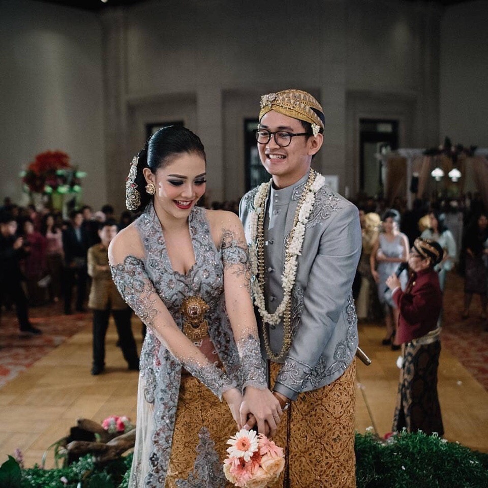 看过中式婚礼和西式婚礼,想必大家都没见过泰式婚礼是怎么样的吧?