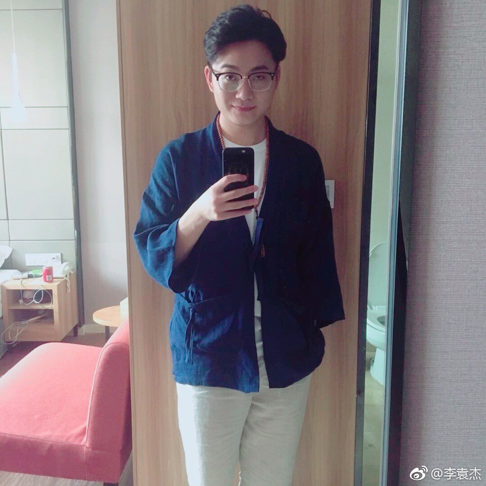 李袁杰回应被怼,不接受华晨宇犀利点评,继续为自己新歌打call