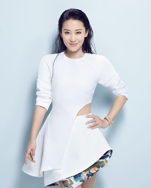 罗晋前女友近照粉嫩似少女嫁豪门生双胞胎39岁堪称人生赢家