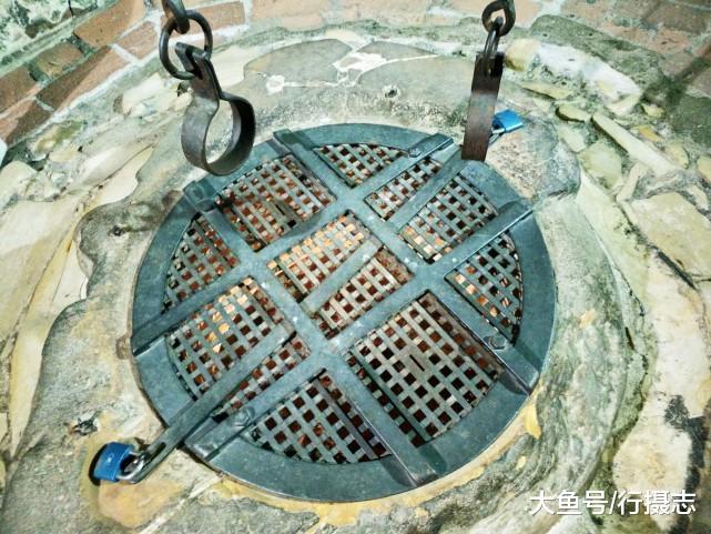 实拍: 欧洲古代皇宫“阴森”的地牢, 第一张就让人“毛骨耸然”!|皇宫|地牢|刑具_新浪新闻