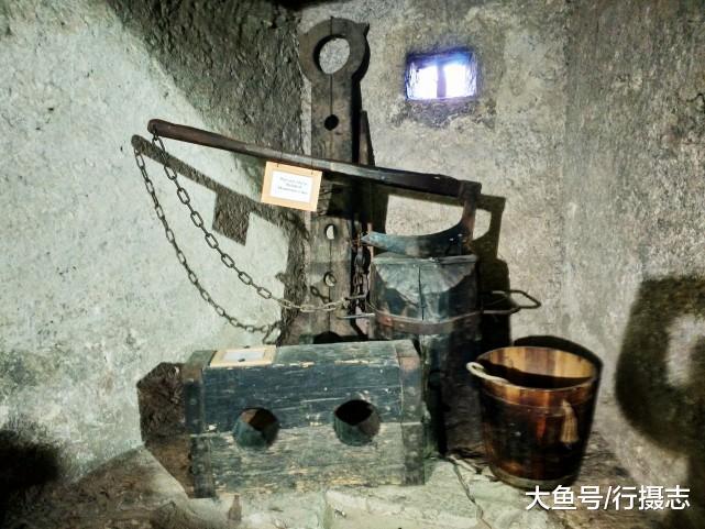 实拍: 欧洲古代皇宫“阴森”的地牢, 第一张就让人“毛骨耸然”!|皇宫|地牢|刑具_新浪新闻