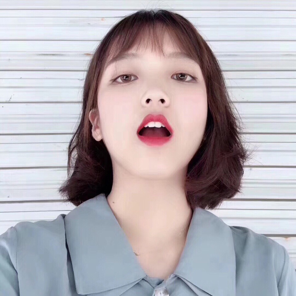 一口大白牙会给你的形象加分 吃土买的口红就发挥它的价值_新浪看点