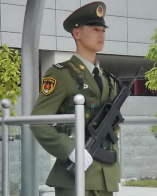 士兵站岗值勤期间拿的枪里有子弹吗?一般人都不知道答案