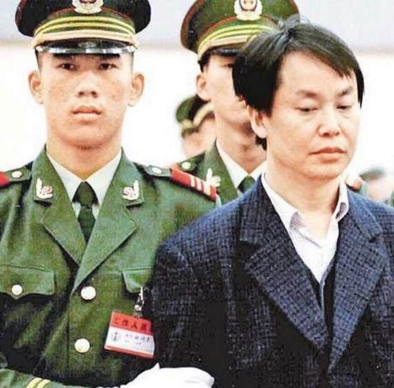 "世纪大盗"张子强被枪决前,在遗书中留给儿子8个字,字字戳心