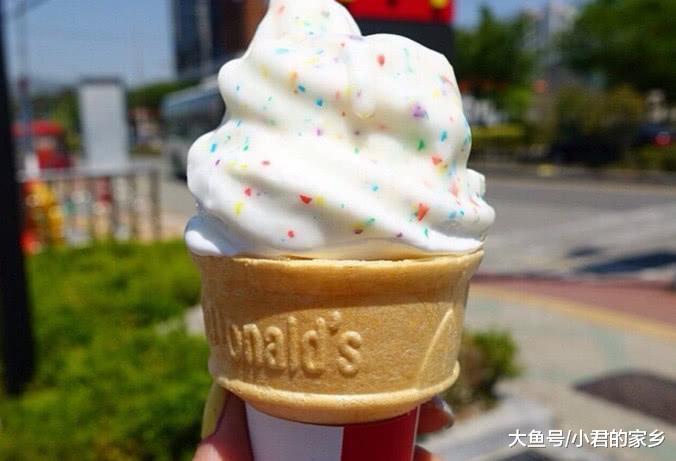 实拍麦当劳里冰淇淋从白到黑的发展史网友大呼你变了