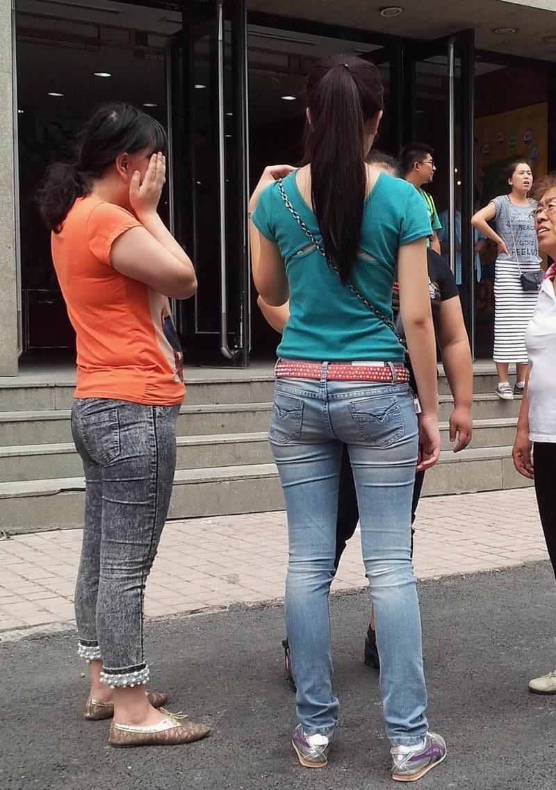 街拍美女34个性的细腰美眉