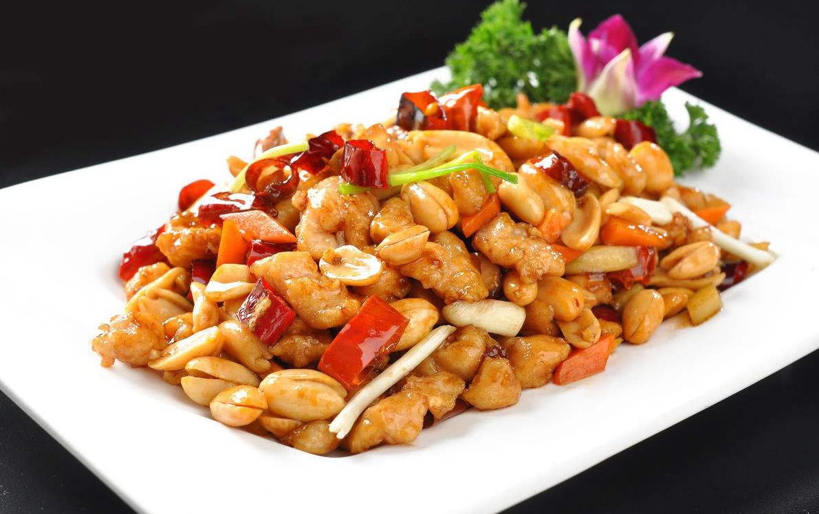 就来为大家分享一下这道宫保鸡丁的简单吃法,虽然不一定是最正宗的