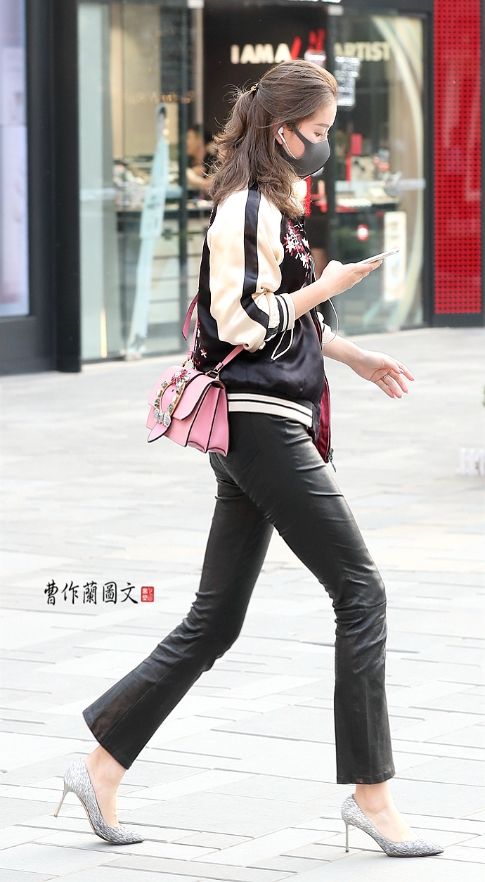 街拍:那些穿高跟鞋秀长腿的美女