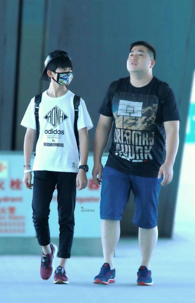 易烊千玺助理胖虎粉丝77万 郑爽助理神似杨洋 网友:可以出道了