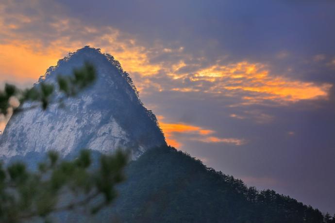 在茅山,店前,河图三乡镇交界处,公园森林覆盖率高达98%,分为聚云峰