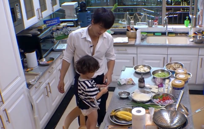 言承旭泪别北鼻之家,看到豪豪可爱坦言想生一个