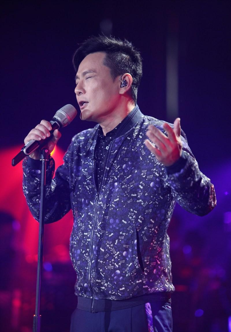 他是一代情歌王子, 歌唱事业不复往日, 另辟副业成亿万富翁