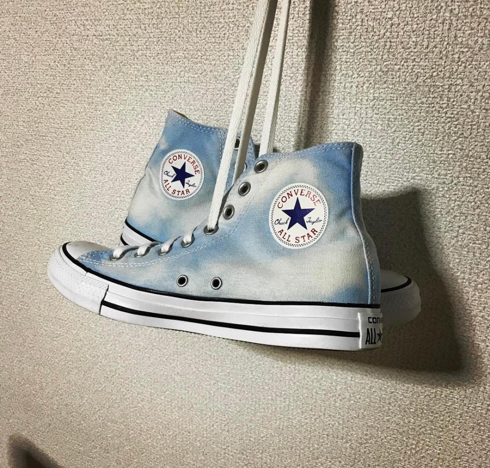 这个旧鞋新穿的简易diy,女孩们是不是也手痒想来改造一下自己的旧帆布