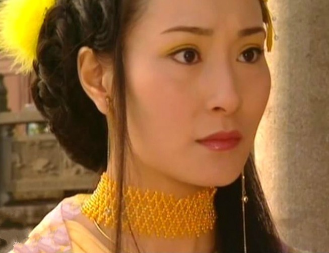 《绝世双骄》中李小璐扮演紫嫣,童星出身的李小璐十几岁就夺得了影后
