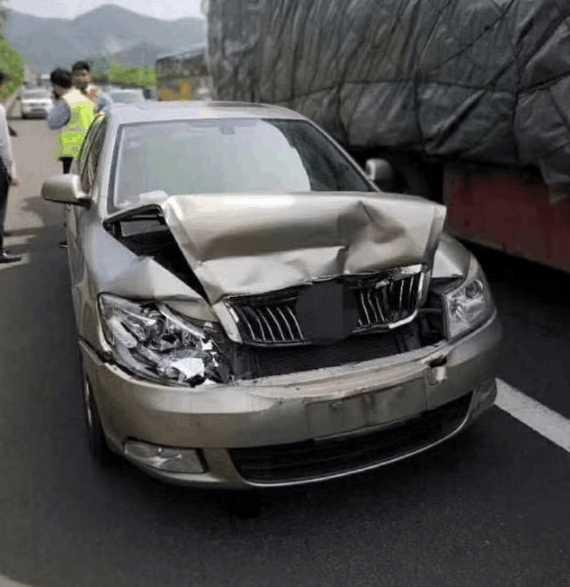 越炒越過火,領克02還沒上市就完成首撞,網友:現在靠撞車來賣車